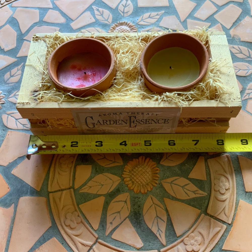 Garden Essence Aroma Therapy Candle Set in Mini Crate - Picture 4 of 9